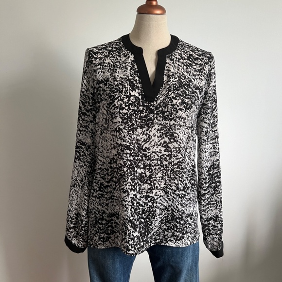 Kenneth Cole Select - Black & White V-Neck Blouse - Picture 2 of 9